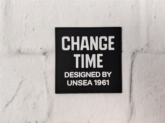 Нашивка силиконовая "CHANGE TIME" цв.черный - фото 17332