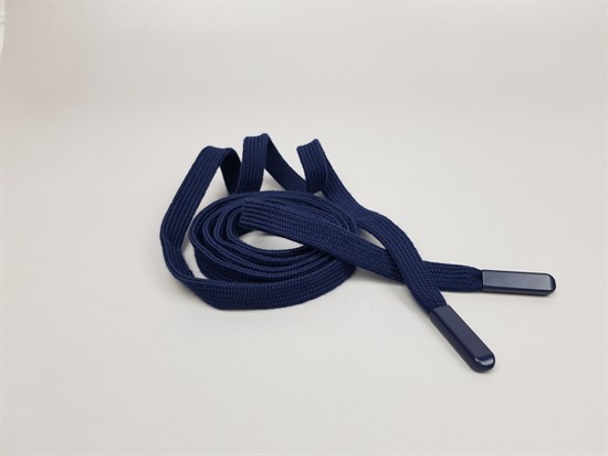 Шнур плоский пэ, наконечники металл, 12мм, цв.темно-синий, дл.140см - фото 18948